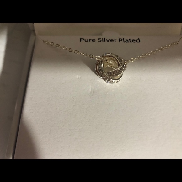 New Crystal Sophistication Necklace w/Knot Pendant - Picture 2 of 3